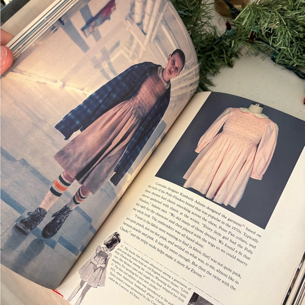Stranger things book - Picture 6 of 6